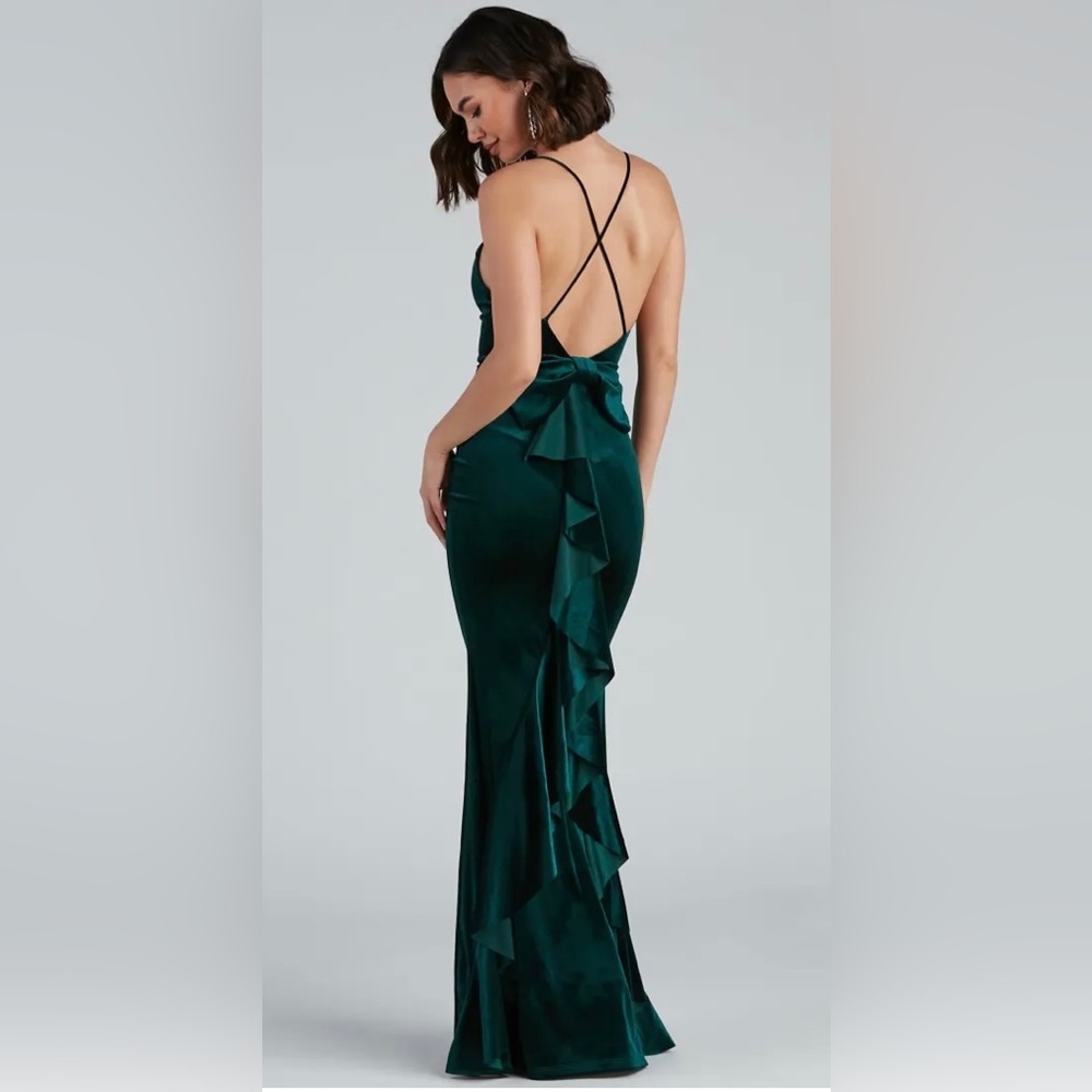 NWT Windsor Green Ruffle Velvet Formal Dress with Bow